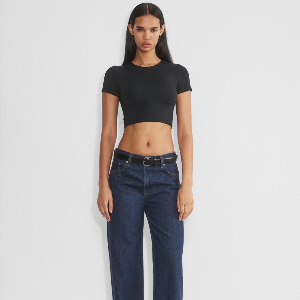 Aritzia contour crew cropped tee
